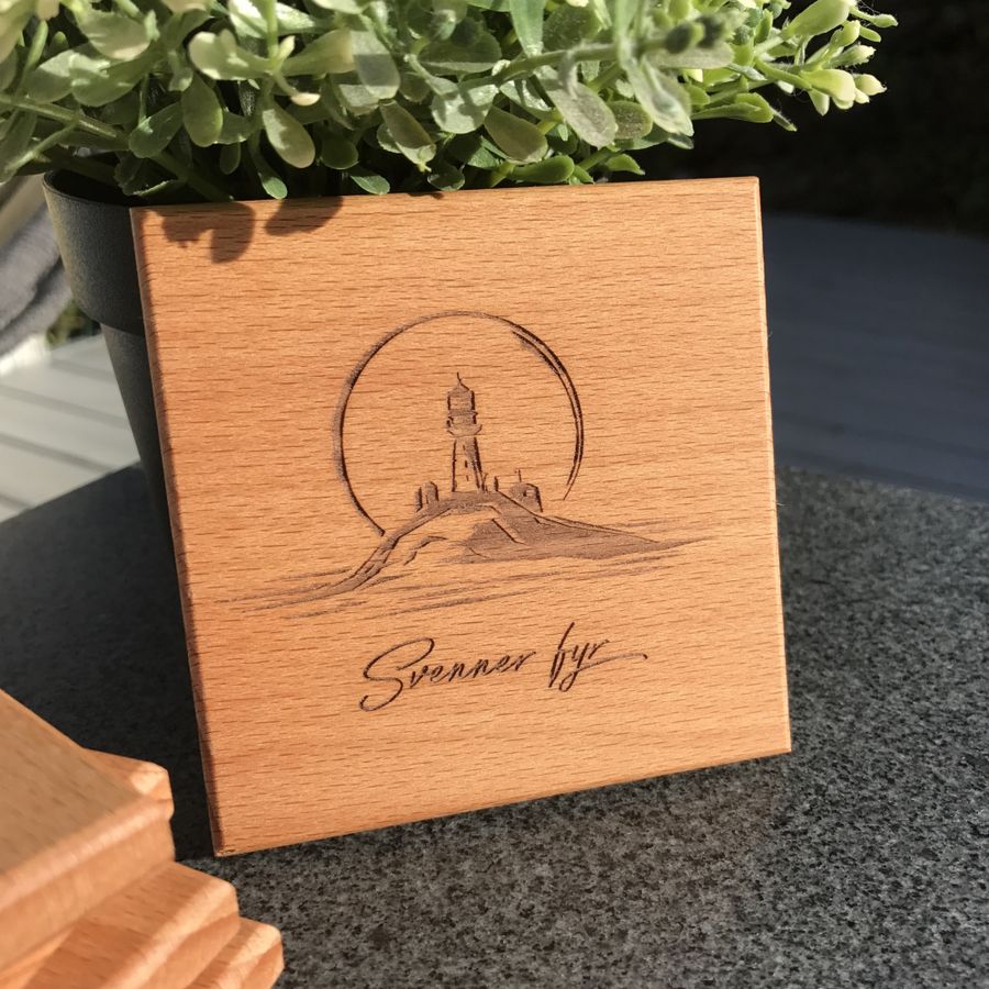 Glassbrikke Svenner fyr